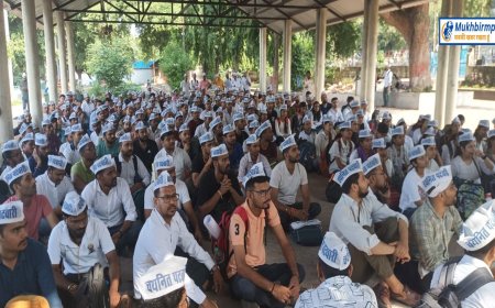 नियुक्ति की मांग के लिए चयनित पटवारियों का शांतिपूर्ण अनिश्चित कालीन धरना