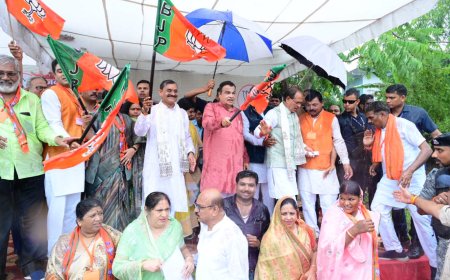 खंडवा में केन्द्रीय परिवहन मंत्री नितिन गडकरी ने जन आशीर्वाद यात्रा को दिखाई झंडी