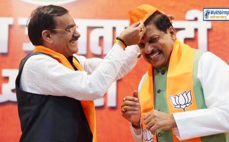 प्रदेश अध्यक्ष ने सीएम को पहनाई 'टोपी',बीजेपी प्रदाधिकारियों की बैठक में हुए शामिल