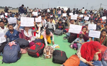 बेरोजगार जनसेवा मित्रों ने दिया धरना,न्याय के लिए सीएम हाउस गए तो पुलिस ने लाठियां बरसाई