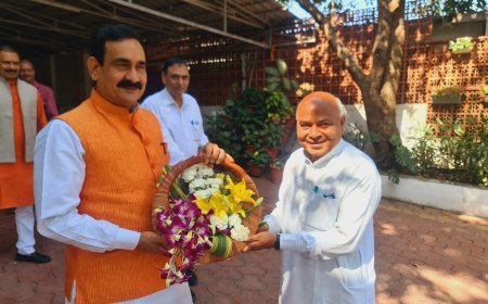 डॉ. नरोत्तम मिश्रा से मिले कांग्रेस नेता गोविंद सिंह,भाजपा में शामिल होने की अटकलें तेज