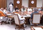 ऐसा लगता है चाय की मिठास अब फीकी पड़ने लगी है,मीठी करने के चक्कर में चाय के फटने का डर भी है,लेकिन दूसरा कोई रास्ता भी नहीं