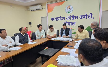 कांग्रेस के नामांतरण में पटवारी की लापरवाही,पट्टे के लिए दिल्ली से भोपाल तक भटक रहे सैकड़ों दावेदार