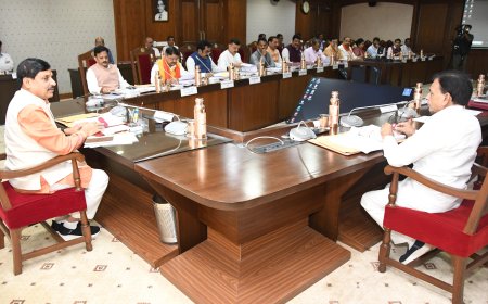 लाड़ली बहनों को मोहन सरकार का तोहफा,450 रुपये में मिलेगा घरेलू गैस सिलेंडर,आंगनबाड़ी कार्यकर्ताओं को भी मिली बड़ी सौगात