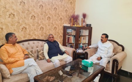 ‘संघ और संगठन’ एक साथ पहुंचा पूर्व गृह मंत्री डॉ. नरोत्तम मिश्रा के निवास,अध्यक्ष पद को लेकर एकबार फिर तेज हुआ कानाफूसी का दौर