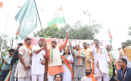 देश भक्ति की लौ जलाती दक्षिण-पश्चिम विधानसभा क्षेत्र में निकली,विशाल तिरंगा यात्रा,भगवानदास सबनानी ने किया नेतृत्व
