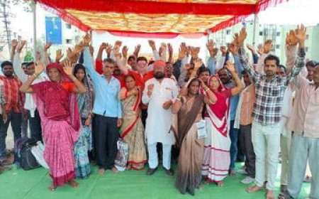नियमितीकरण के लिए आर-पार की लड़ाई के मूड में कर्मचारी,सामूहिक अभ्यावेदन याचिका तैयार,25 को सीएम को सौंपेंगे ज्ञापन