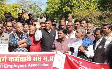 पदोन्नति मामले में लामबंद हो रहे शासकीय कर्मचारी,सभी विभागों में एक जैसी व्यवस्था लागू करने की मांग