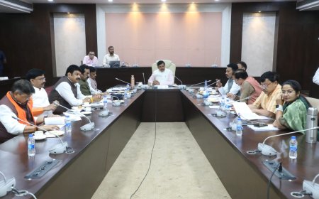 एक दूसरे का मुंहु ताकते रह गए सभी मंत्री,सीएम ने कर दी बड़ी घोषणा,न चाहते हुए मेज थपथपा कर मंत्रियों ने किया सीएम के फैसले का समर्थन