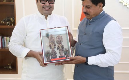त्योंथर विधायक सिद्धार्थ तिवारी ने सीएम मोहन यादव से की  मुलाकात,रीवा का ऐतिहासिक स्मृति चिन्ह किया भेंट