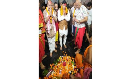 बाबा बैद्यनाथ की शरण में 'मोहन' प्रदेश के सुख समृद्धि के लिए की महादेव से प्रार्थना