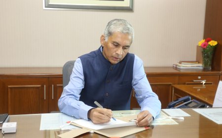 मप्र के नए प्रशासनिक मुखिया अनुराग जैन ने लिया चार्ज,शासकीय योजनाओं को जन-जन तक पहुंचाना होगा चुनौती