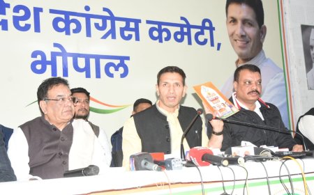 'सीएम जिस नांव में बैठे हैं उसमें छेद है' नेता प्रतिपक्ष ने लगाए आरोप,कांग्रेस अध्यक्ष पटवारी ने किया करारा प्रहार