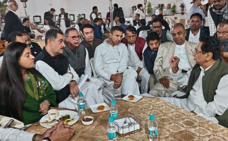 फ्लॉप प्रदर्शन के बाद कमलनाथ के निवास पर कांग्रेस का रात्रिभोज,कमलनाथ से सियासी टिप्स लेते कांग्रेस अध्यक्ष और अन्य