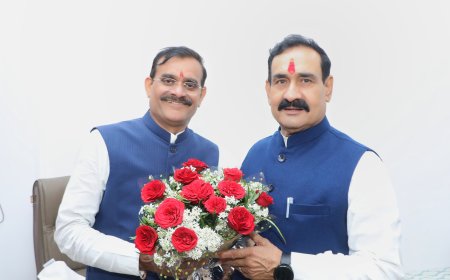 'अध्यक्षीय' चर्चा के बीच वीडी और नरोत्तम मिश्रा की मुलाकात ने बढ़ाया सियासी पारा