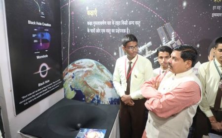 'आप भी बन सकते हैं मुख्यमंत्री' बच्चों के साथ भोजन करते हुए सीएम ने कही बात
