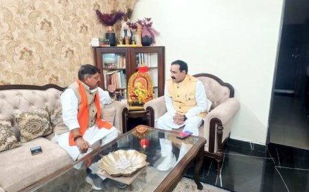 डॉ. नरोत्तम मिश्रा से मिलने पहुंचे मंत्री कैलाश विजयवर्गीय,सियासी हल्कों में कयासों का दौर तेज