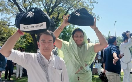 कांग्रेस विधायकों ने फिर किया हाई वोल्टेज ड्रामा,सिर पर ‘कर्ज’ की पोटली लेकर पहुंचे विधानसभा