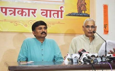 हिंदुओं की घटती आबादी बढ़ता विवाद,आखिर पलायन के पीछे किसका है हाथ पढ़िए खबर