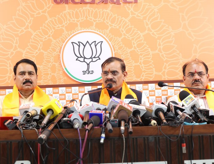 कांग्रेस आरोप और प्रत्यारोप की  पार्टी है,कांग्रेस को शशि थरुर से सीख लेनी चाहिए:वीडी शर्मा ने दिखाया आइना