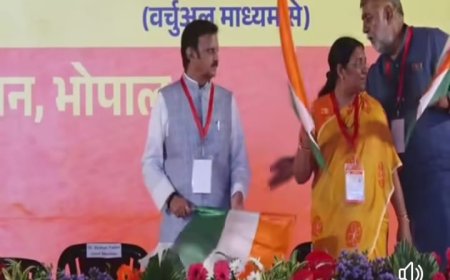 राजेन्द्र शुक्ला को पता नहीं चला मोदी मंच पर आ गए,आखिर इतनी ‘टेंशन’ में क्यों हैं राजेन्द्र शुक्ला पढ़िए पूरी खबर