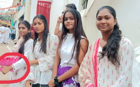 हाथ में कमल की टोकनी थाम कर छात्राओं ने किया कांग्रेस अध्यक्ष का स्वागत