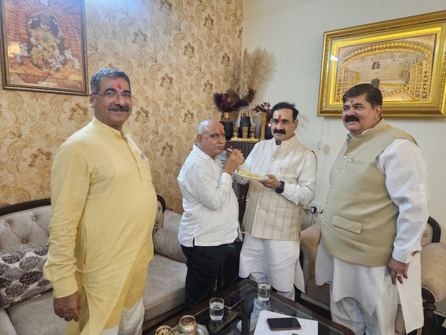 पूर्व गृह मंत्री डॉ. नरोत्तम मिश्रा के निवास पहुंचे बीजेपी अध्यक्ष खंडेलवाल,बंद कमरे में हुई मुलाकात
