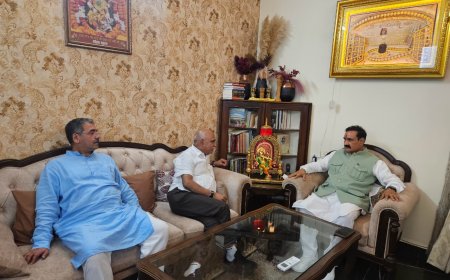 डॉ. नरोत्तम मिश्रा के निवास पर बीजेपी अध्यक्ष खंडेलवाल और हितानंद शर्मा ने लिया सियासी व्यंजन का जायका