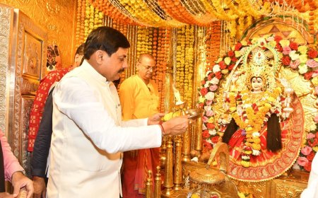 शक्ति की साधना के बाद व्यापारियों के बीच पहुंचे सीएम यादव,स्वदेशी वस्तु बेचने और खरीदने के लिए किया जागरुक