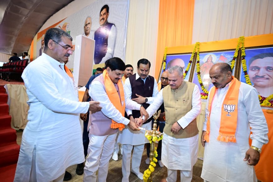 रावण साधु के वेश में आता है,कांग्रेस के लोग संविधान की किताब लेकर आते हैंःसीएम यादव का बयान