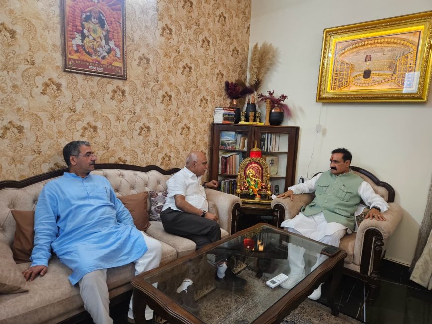 डॉ. नरोत्तम मिश्रा के निवास पर बीजेपी अध्यक्ष खंडेलवाल और हितानंद शर्मा ने लिया सियासी व्यंजन का जायका