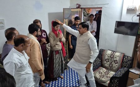 छिंदवाड़ा में पीड़ितों से मिलने के बाद 'रौद्र' रुप में दिखे सीएम,कई अधिकारियों को किया निलंबित