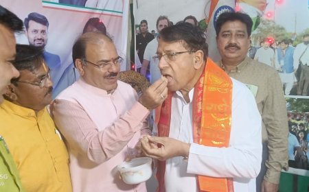 जब एक दूसरे के गले मिले राजनीतिक विरोधी पीसी और भगवान,दोनों ने एक-दूसरे को मिठाई खिलाई और खुशियां मनाईं