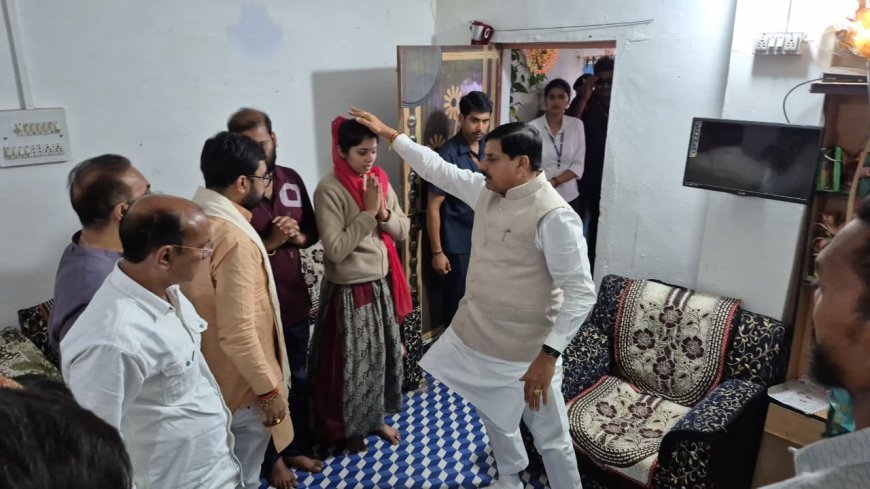 छिंदवाड़ा में पीड़ितों से मिलने के बाद 'रौद्र' रुप में दिखे सीएम,कई अधिकारियों को किया निलंबित
