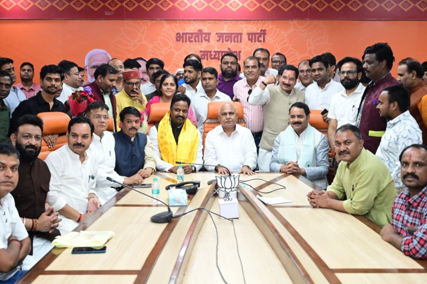 भाजपा अध्यक्ष ने गुपचुप तरीके से बुलाई बैठक,डैमेज कंट्रोल कर पूर्व और वर्तमान पदाधिकारियों को मिल कर कार्य करने को कहा