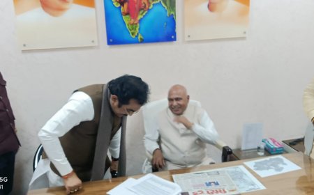 बीजेपी अध्यक्ष हेमंत खंडेलवाल की विनम्रता के आगे 'झुके' मंत्री कार्यकर्ताओं से कर रहे संवाद