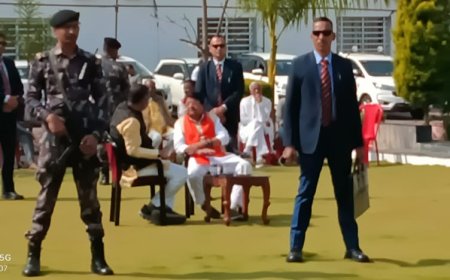 'गांजे की खुशबू' के बीच 'घंटा' मंत्री ने बीजेपी कार्यालय में की संगठन महामंत्री हितानंद शर्मा से ओपन चर्चा
