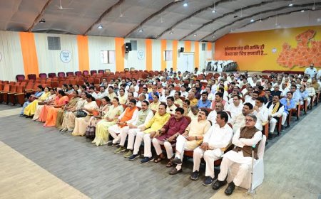 नकली 'गांधी' परिवार सेंक रहा देश में राजनीतिक रोटियां असली को लोग नहीं पूछ रहे सीएम मोहन यादव का बयान