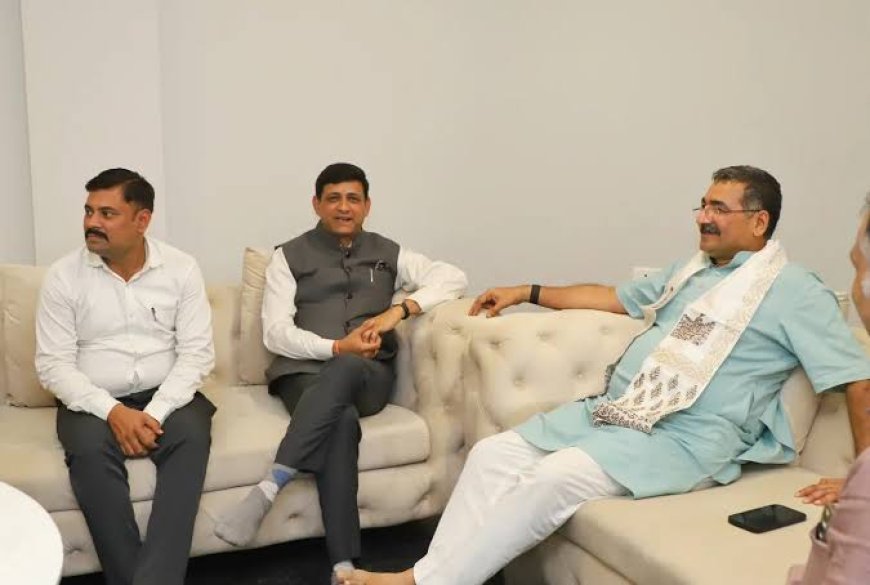पहले इंदौर फिर दिल्ली में बजा 'घंटा' पुष्यमित्र भार्गव और कैलाश विजयवर्गीय को लगी फटकार मकर संक्रांति के बाद फिर सुनाई देगी गूंज