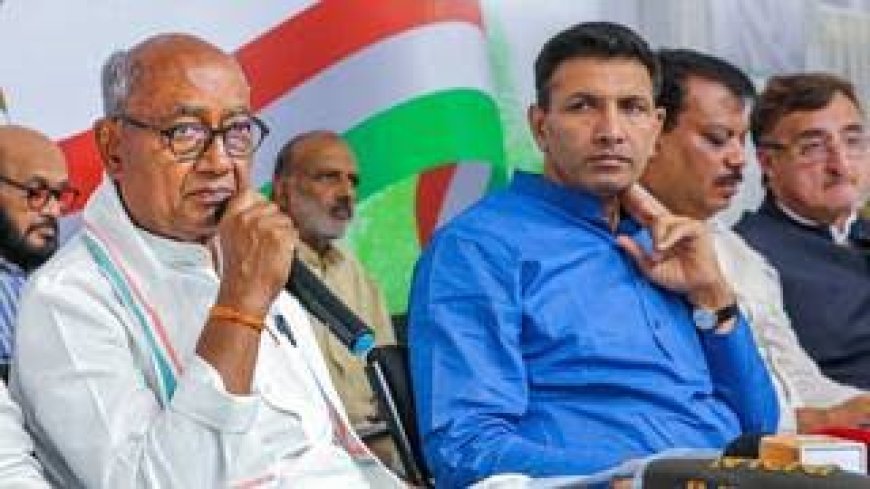 इंदौर मामले में सरकार के साथ 'मैनेज्ड' कांग्रेस पार्टी के अंदर चल रही लड़ाई को खुद सड़क पर उतार रही