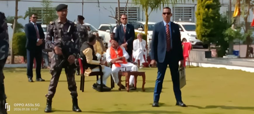 'गांजे की खुशबू' के बीच 'घंटा' मंत्री ने बीजेपी कार्यालय में की संगठन महामंत्री हितानंद शर्मा से ओपन चर्चा