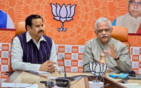 बीएल संतोष के भोपाल दौरे से भाजपा में बढा सियासी 'टंप्रेचर' कार्यकर्ताओं में शुरु हुआ फुसफुसाहट का दौर