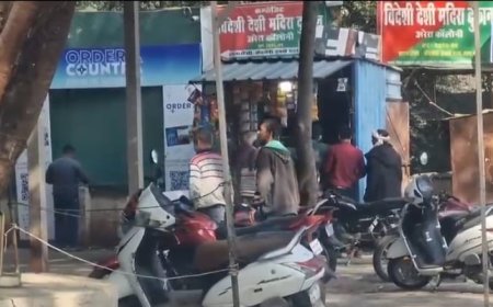 अहाते बंद हुए तो सड़क में ही छलकने लगे जाम परेशान नागरिकों ने विवेक त्रिपाठी के नेत्रृत्व में किया प्रदर्शन