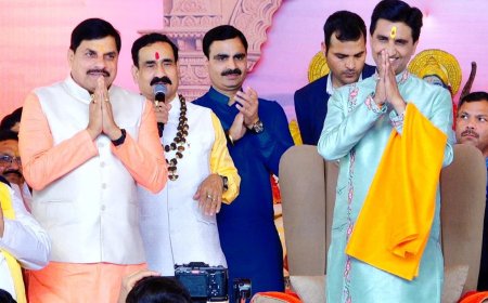 सीएम मोहन यादव की शंकाओं का कुमार विश्वास ने किया समाधान नवग्रहों का दर्शन कर सीएम ने खुद को किया धन्य