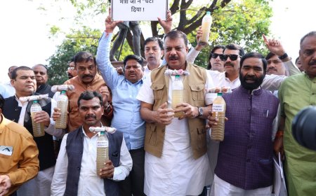 कांग्रेस विधायकों का सदन के बाहर हंगामा और अंदर बोलती बंद आखिर पक्ष विपक्ष का ये रिस्ता क्या कहलाता है