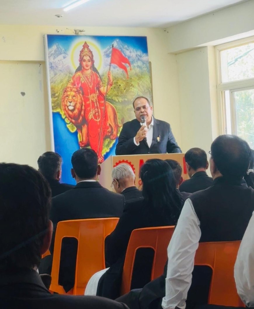 अधिवक्ताओं के स्टडी सर्कल पर आयोजित व्याख्यान में मुख्य वक्ता के रुप में सचिन वर्मा ने एनजीटी की बारीकियों पर दी जानकारी