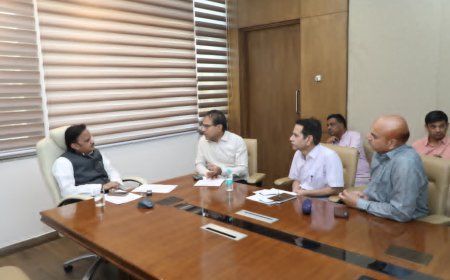 रीवा में सांदीपनि विद्यालयों के विकास कार्यों को लेकर डिप्टी सीएम राजेन्द्र शुक्ल ने अधिकारियों की लगाई क्लास