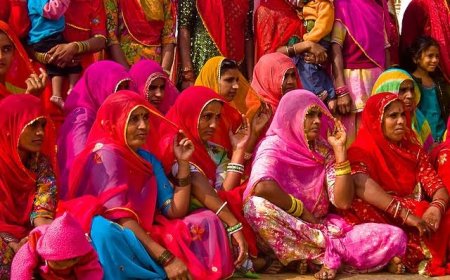 जिस देश में 15 सौ रुपये में सरकार बनती है उस देश में नारी सशक्तिकरण की बात होती है लेकिन बेरोजगारी मुद्दा नहीं होती