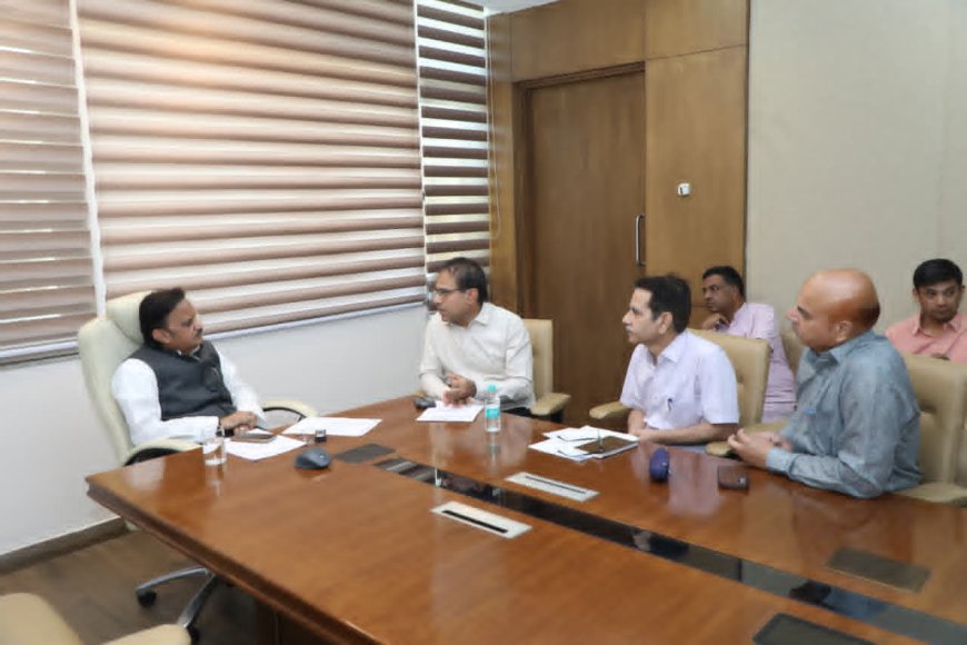 रीवा में सांदीपनि विद्यालयों के विकास कार्यों को लेकर डिप्टी सीएम राजेन्द्र शुक्ल ने अधिकारियों की लगाई क्लास