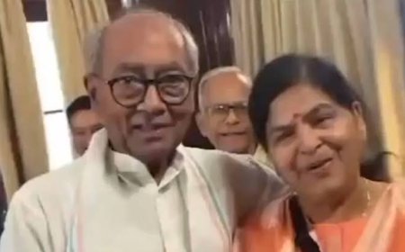 दिग्विजय सिंह का बदला अंदाज बोले-'मैं घोर सनातनी' ऊषा ठाकुर के सामने किया ऐलान